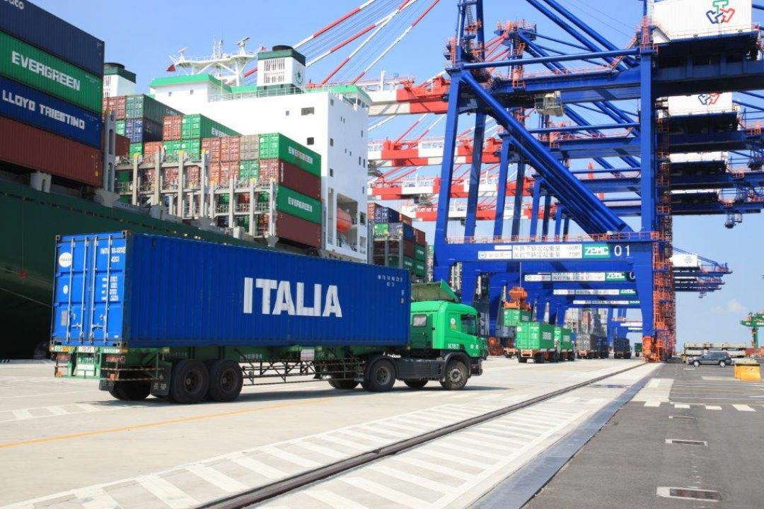 Assarmatori submits before the National Government and the Liguria Region with its proposals to safeguard the competitiveness of the port of Genoa and to protect its traffic following the collapse of the Morandi bridge.
