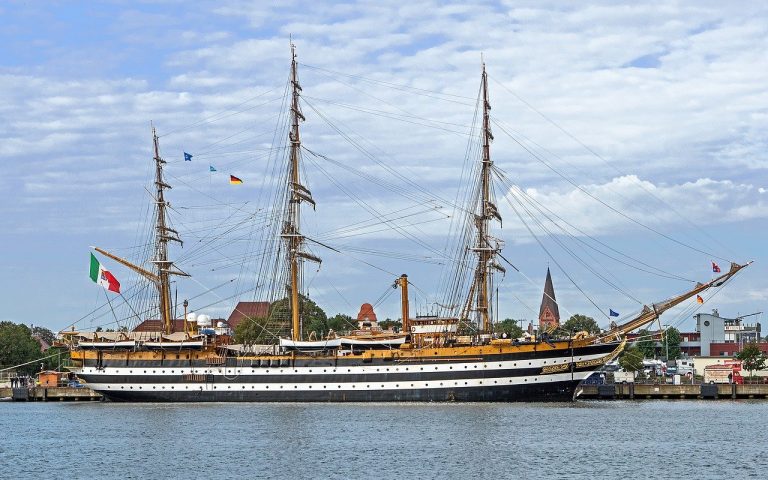 Novant’anni dell’Amerigo Vespucci. Gli auguri del presidente di Assarmatori Stefano Messina