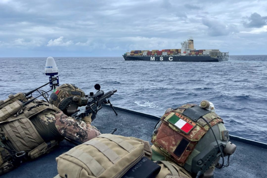 Esercitazione di contrasto alla pirateria al largo della Liberia con la Marina Militare