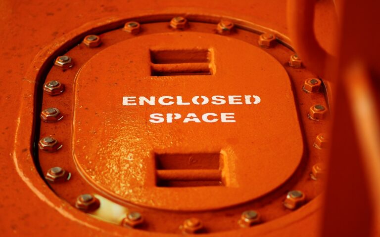 Confined spaces in the maritime-port area. A seminar promoted by Inail Campania and Assarmatori