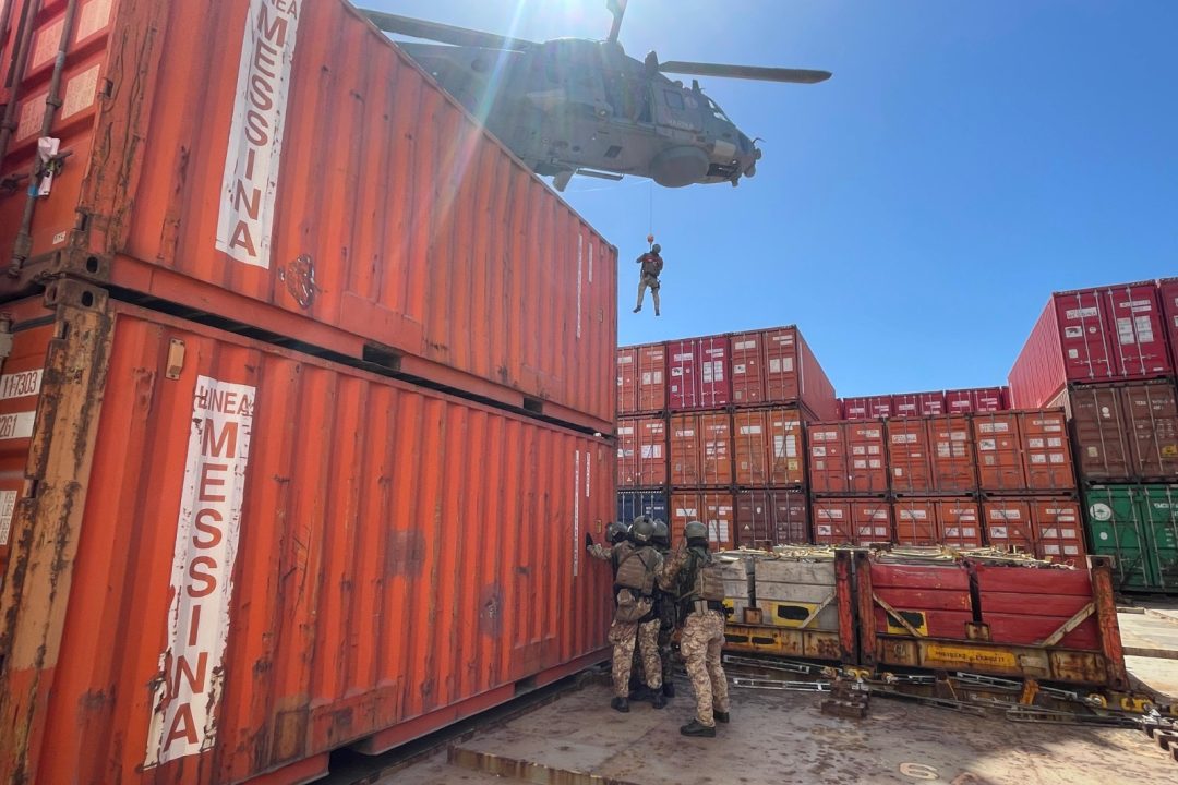 Fusiliers of the San Marco Marine Brigade on the container ship Jolly Oro: joint exercise Italian Navy-Assarmatori-Ignazio Messina & C.