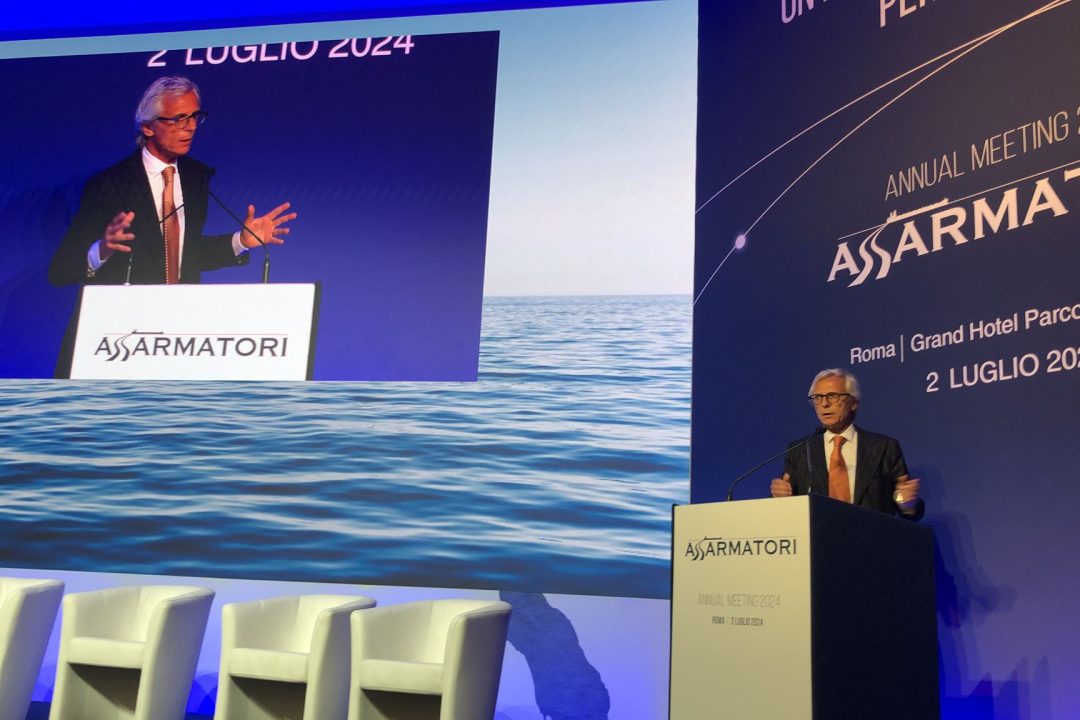 Transizione energetica, Messina all’Assarmatori Annual Meeting 2024 indica la rotta: “Il carburante su cui puntare è il GNL, il Governo ci segua. Sprint sulla semplificazione per difendere la bandiera italiana”