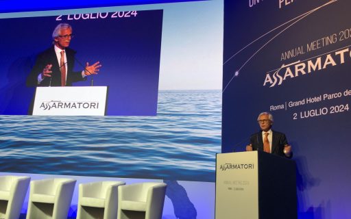 Transizione energetica, Messina all’Assarmatori Annual Meeting 2024 indica la rotta: “Il carburante su cui puntare è il GNL, il Governo ci segua. Sprint sulla semplificazione per difendere la bandiera italiana”