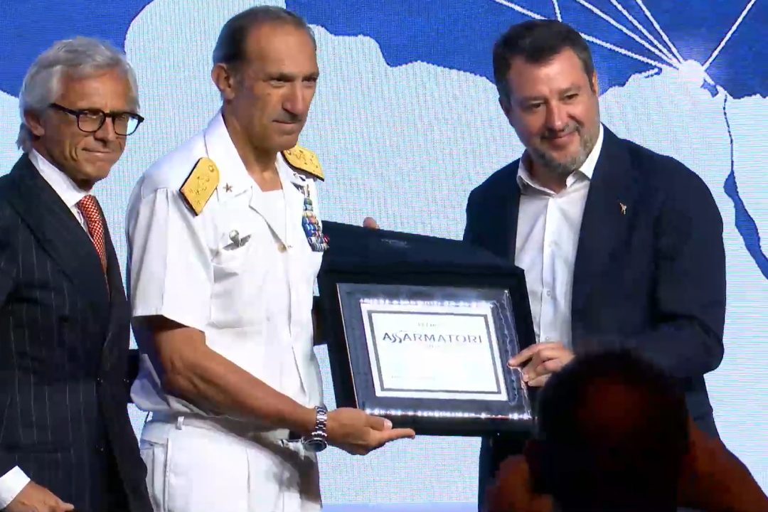 Assarmatori Award 2024 to the women and men of the Italian Navy