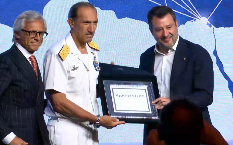 Assarmatori Award 2024 to the women and men of the Italian Navy